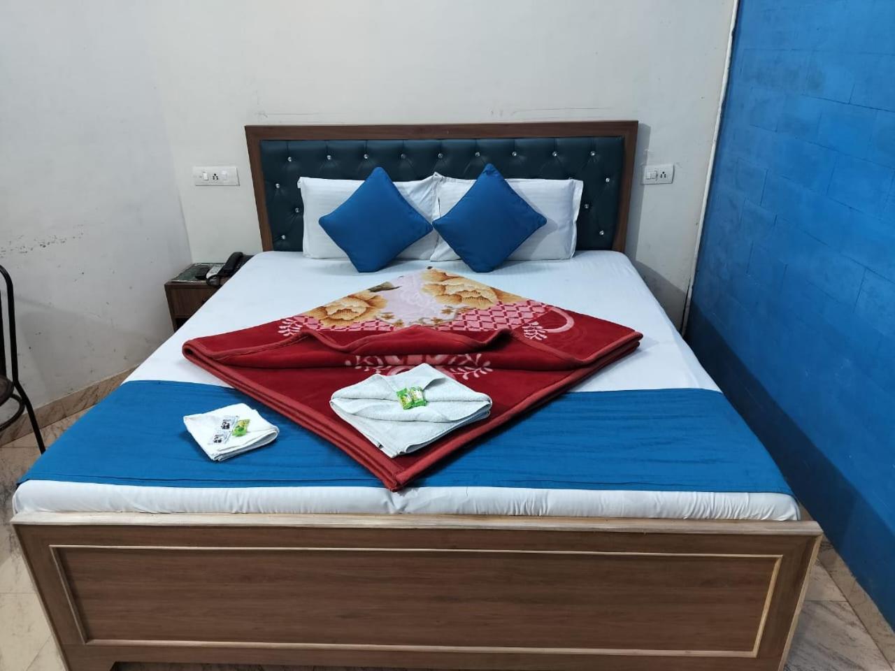 Hotel Holiday Inn Paradise Чандігарх Екстер'єр фото